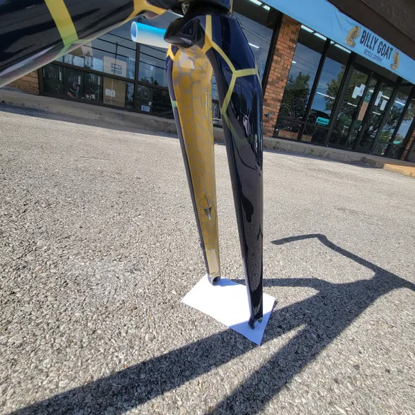 1/1 Paint Jobs - Wilier Honey Comb