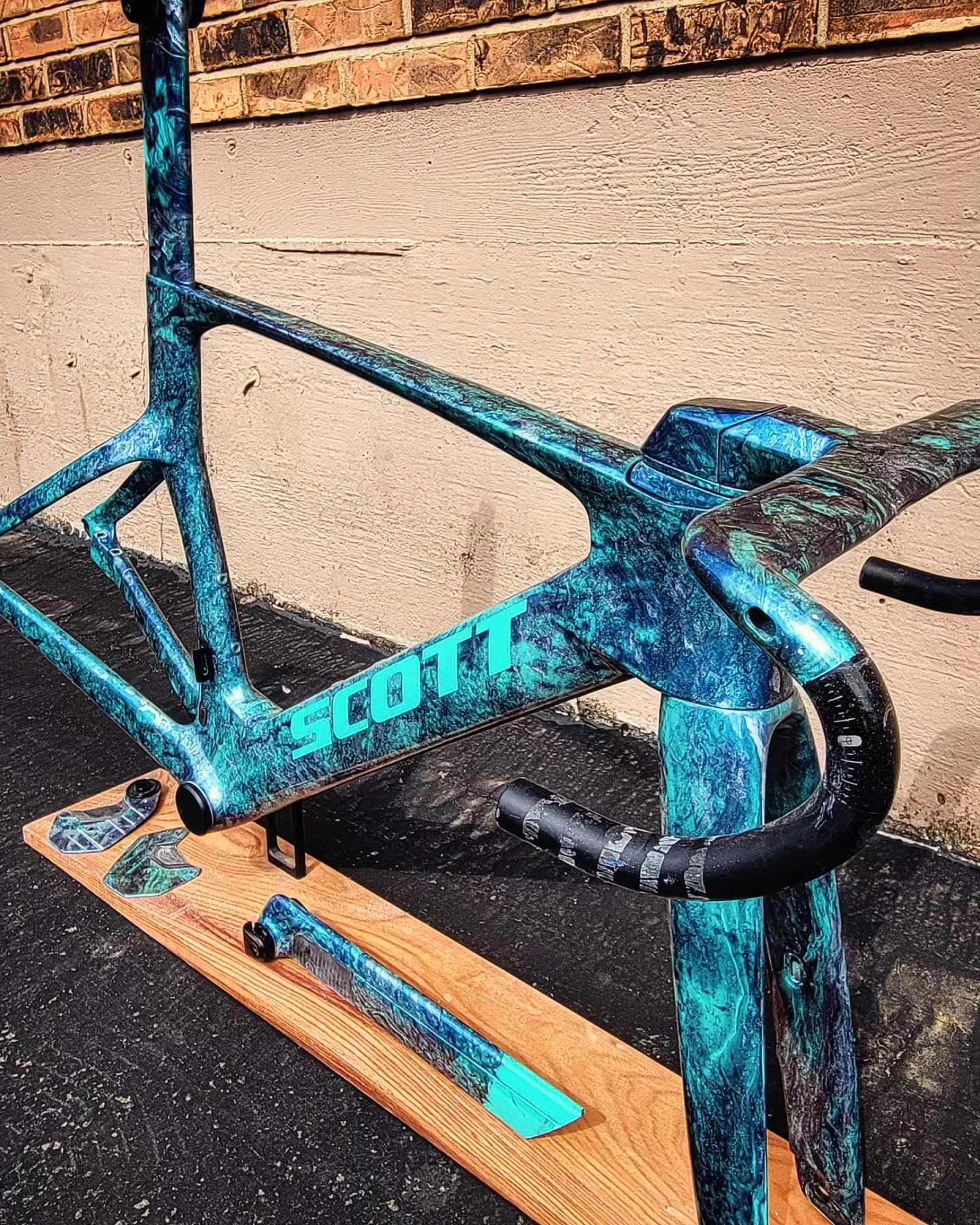 Custom bicycle paint design: marbled teal and black Scott aero road frame with matching fork, bars and seatpost