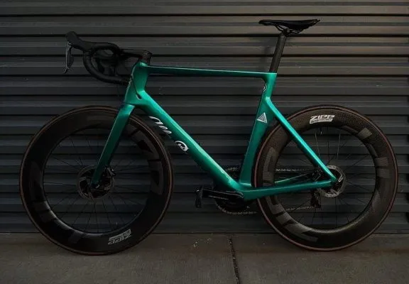 Alfa Romeo inspired Canyon aero road